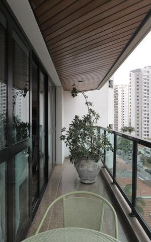 Apartamento à venda com 270m², 4 quartos e 4 vagasSacada da Sala de Estar