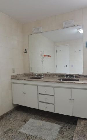 Apartamento à venda com 270m², 4 quartos e 4 vagasBanheiro da Suite 2