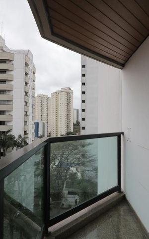 Apartamento à venda com 270m², 4 quartos e 4 vagasSacada do Quarto 2