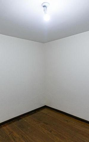 Casa à venda com 198m², 4 quartos e 2 vagas Casa à venda com 198m², 4 quartos e 2 vagasQuarto 4