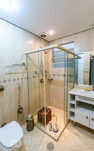 Casa à venda com 198m², 4 quartos e 2 vagas Casa à venda com 198m², 4 quartos e 2 vagasBanheiro do Corredor
