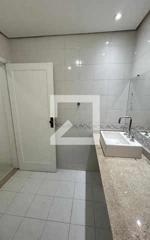 Casa à venda com 150m², 3 quartos e 3 vagas Casa à venda com 150m², 3 quartos e 3 vagasBanheiro