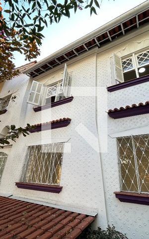 Casa à venda com 150m², 3 quartos e 3 vagas Casa à venda com 150m², 3 quartos e 3 vagasFachada da casa