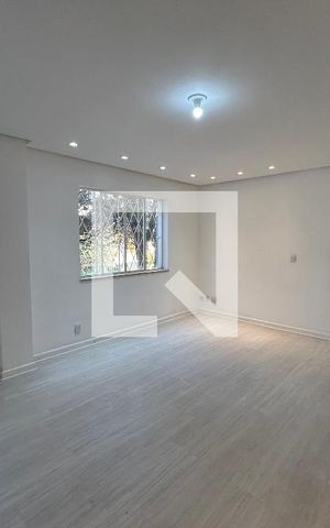 Casa à venda com 150m², 3 quartos e 3 vagas Casa à venda com 150m², 3 quartos e 3 vagasSala