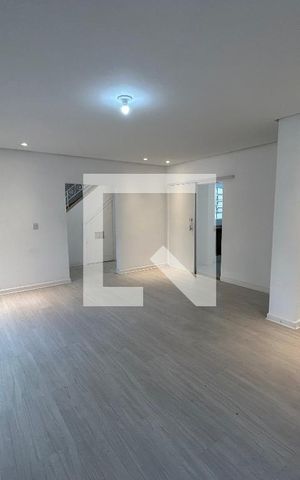 Casa à venda com 150m², 3 quartos e 3 vagas Casa à venda com 150m², 3 quartos e 3 vagasSala