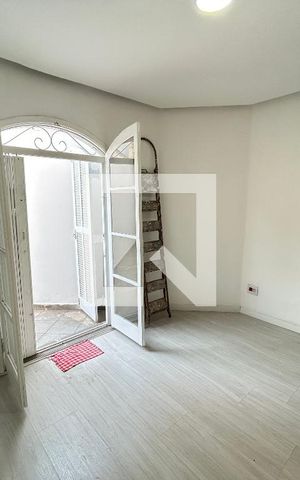 Casa à venda com 150m², 3 quartos e 3 vagas Casa à venda com 150m², 3 quartos e 3 vagasSuite