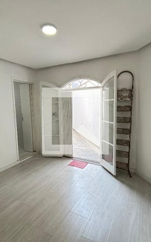 Casa à venda com 150m², 3 quartos e 3 vagas Casa à venda com 150m², 3 quartos e 3 vagasSuite
