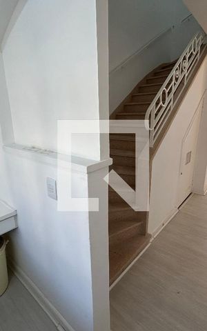 Casa à venda com 150m², 3 quartos e 3 vagas Casa à venda com 150m², 3 quartos e 3 vagasEscritório