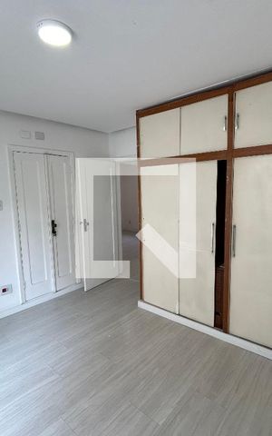 Casa à venda com 150m², 3 quartos e 3 vagas Casa à venda com 150m², 3 quartos e 3 vagasSuite