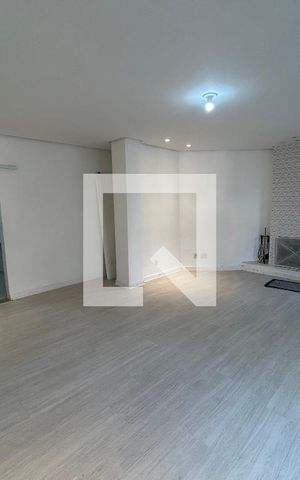 Casa à venda com 150m², 3 quartos e 3 vagas Casa à venda com 150m², 3 quartos e 3 vagasSala