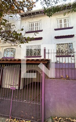 Casa à venda com 150m², 3 quartos e 3 vagas Casa à venda com 150m², 3 quartos e 3 vagasFachada da casa