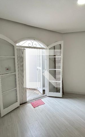 Casa à venda com 150m², 3 quartos e 3 vagas Casa à venda com 150m², 3 quartos e 3 vagasSuite