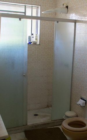 Casa à venda com 398m², 5 quartos e 4 vagas Casa à venda com 398m², 5 quartos e 4 vagasBanheiro