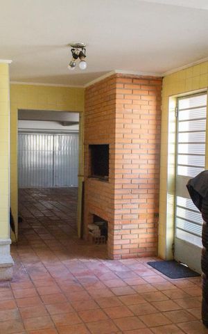 Casa à venda com 398m², 5 quartos e 4 vagas Casa à venda com 398m², 5 quartos e 4 vagasÁrea de Serviço
