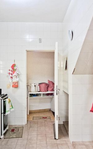 Casa à venda com 360m², 5 quartos e 3 vagas Casa à venda com 360m², 5 quartos e 3 vagasCozinha