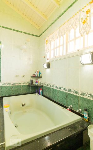Casa à venda com 250m², 2 quartos e 3 vagasBanheiro do Quarto Suíte 1