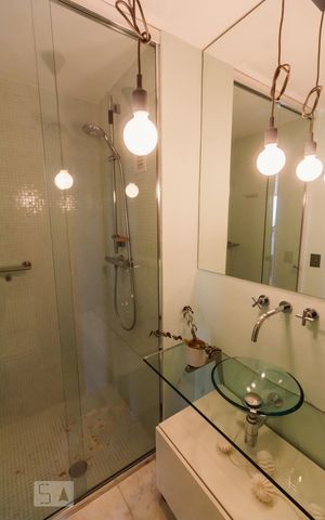 Apartamento à venda com 70m², 2 quartos e 1 vaga Apartamento à venda com 70m², 2 quartos e 1 vagaBanheiro
