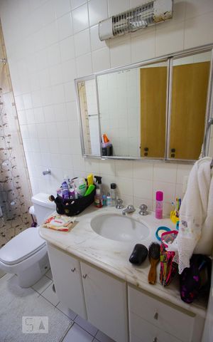 Casa à venda com 240m², 4 quartos e 2 vagasBanheiro