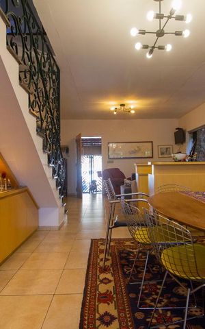 Casa à venda com 240m², 4 quartos e 2 vagasSala