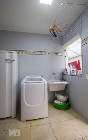 Casa à venda com 240m², 4 quartos e 2 vagasÁrea de Serviço