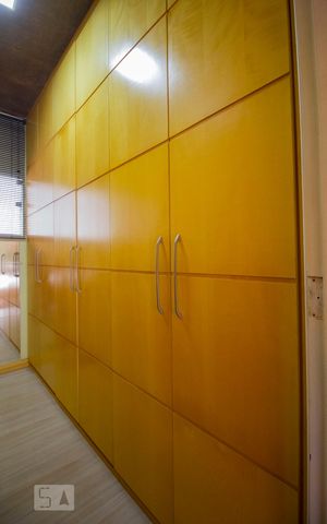 Casa à venda com 240m², 4 quartos e 2 vagasCloset