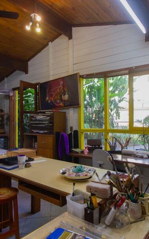Casa à venda com 240m², 4 quartos e 2 vagasAtelier