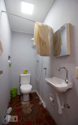 Casa à venda com 240m², 4 quartos e 2 vagasBanheiro de Serviço
