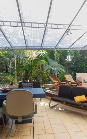 Casa à venda com 240m², 4 quartos e 2 vagasVaranda