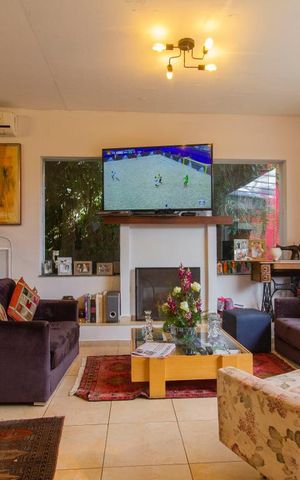 Casa à venda com 240m², 4 quartos e 2 vagasSala