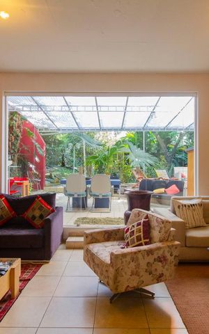 Casa à venda com 240m², 4 quartos e 2 vagasSala