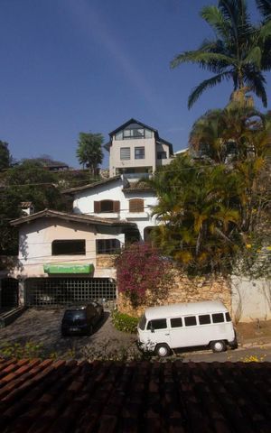 Casa à venda com 240m², 4 quartos e 2 vagasVista da suíte 2
