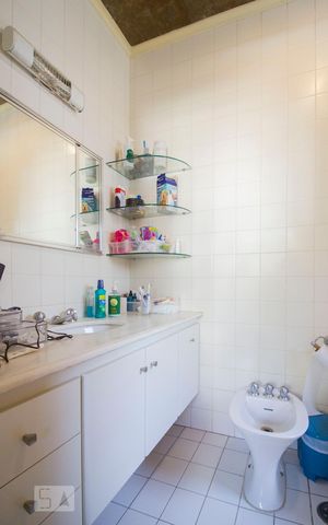 Casa à venda com 240m², 4 quartos e 2 vagasBanheiro da suíte 2