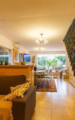 Casa à venda com 240m², 4 quartos e 2 vagasSala