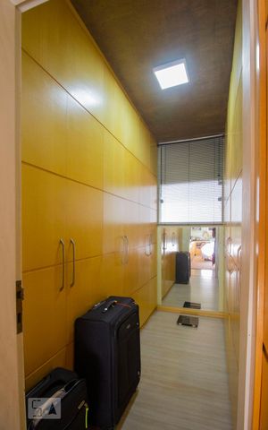 Casa à venda com 240m², 4 quartos e 2 vagasCloset