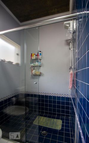 Casa à venda com 240m², 4 quartos e 2 vagasBanheiro da suíte 1