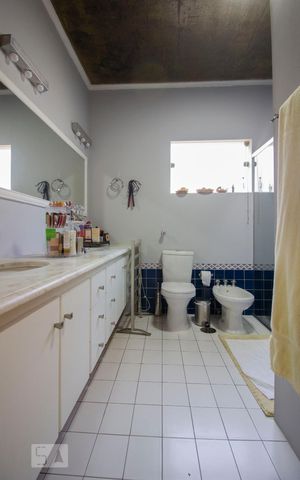 Casa à venda com 240m², 4 quartos e 2 vagasBanheiro da suíte 1