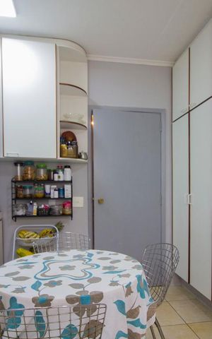 Casa à venda com 240m², 4 quartos e 2 vagasCozinha