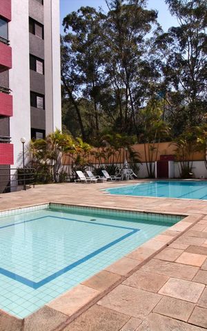 Apartamento para alugar com 240m², 4 quartos e 4 vagas Apartamento para alugar com 240m², 4 quartos e 4 vagasÁrea comum - Piscina