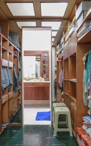 Casa de condomínio à venda com 122m², 3 quartos e 5 vagasCloset
