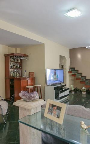 Casa de condomínio à venda com 122m², 3 quartos e 5 vagasSala