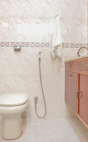 Casa de condomínio à venda com 122m², 3 quartos e 5 vagasBanheiro da Suíte