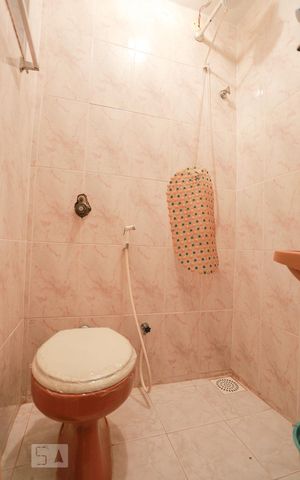 Casa de condomínio à venda com 122m², 3 quartos e 5 vagasBanheiro de Serviço
