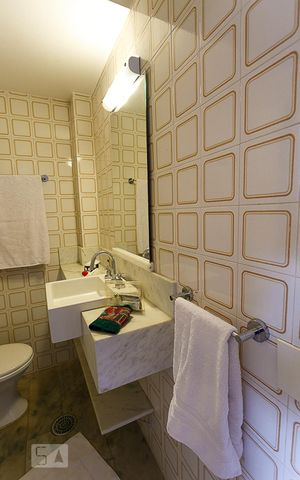 Apartamento à venda com 221m², 4 quartos e 3 vagasBanheiro da Suíte 1