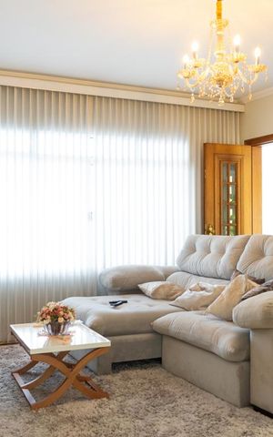 Casa à venda com 180m², 2 quartos e 2 vagas Casa à venda com 180m², 2 quartos e 2 vagasSala