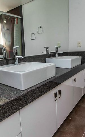 Apartamento à venda com 189m², 3 quartos e 3 vagas Apartamento à venda com 189m², 3 quartos e 3 vagasBanheiro Suíte 1