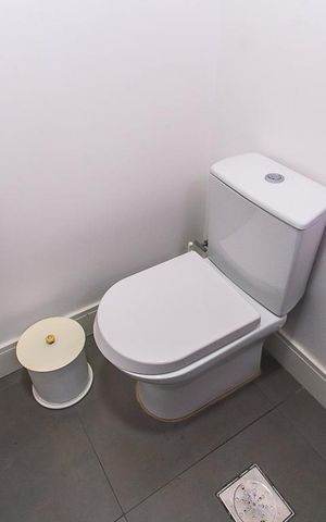 Apartamento à venda com 189m², 3 quartos e 3 vagas Apartamento à venda com 189m², 3 quartos e 3 vagasBanheiro principal