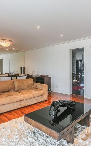 Apartamento à venda com 234m², 4 quartos e 3 vagas Apartamento à venda com 234m², 4 quartos e 3 vagasSala de Estar