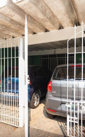 Casa à venda com 146m², 3 quartos e 2 vagas Casa à venda com 146m², 3 quartos e 2 vagasFachada
