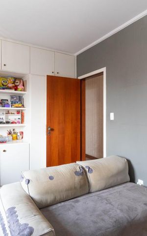 Casa à venda com 130m², 5 quartos e 4 vagas Casa à venda com 130m², 5 quartos e 4 vagasQuarto 1