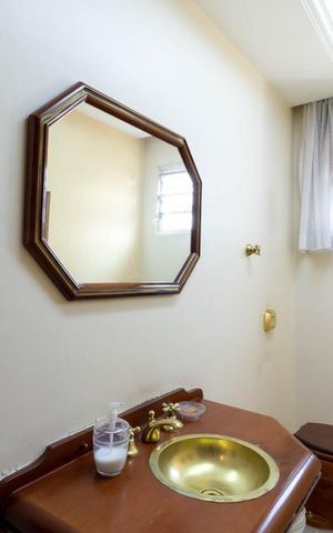 Casa à venda com 130m², 5 quartos e 4 vagas Casa à venda com 130m², 5 quartos e 4 vagasLavabo